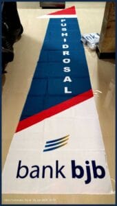 cetak umbul umbul kain